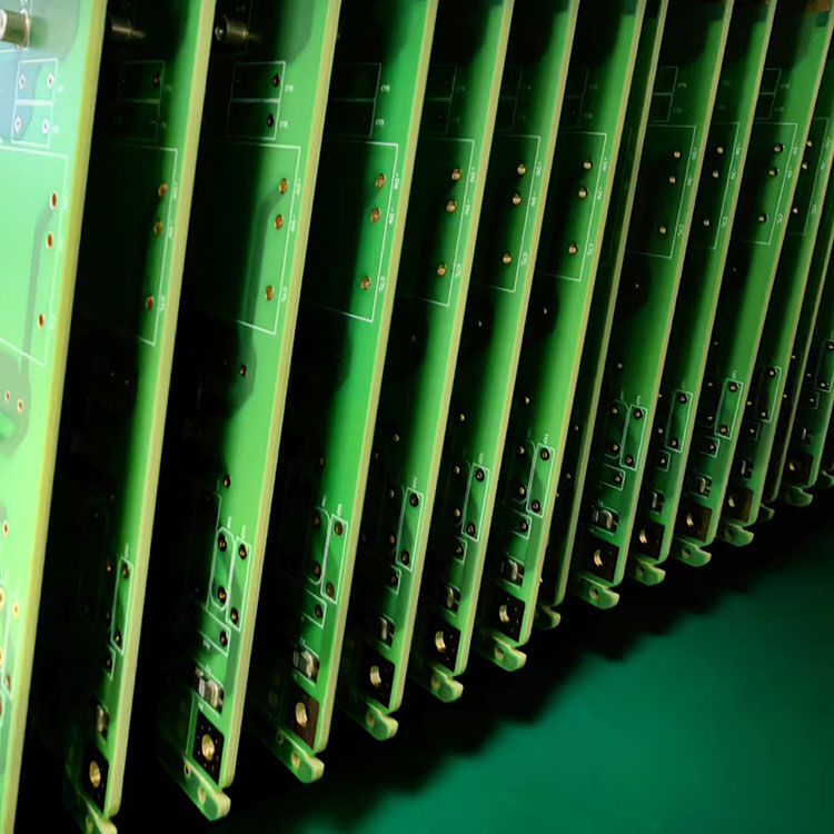 Как печатная плата Rogers обеспечивает высокочастотную производительность в современной электронике?